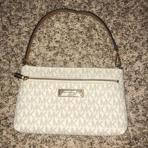 Micheal Kors wristlet